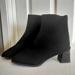 Chunky heel knitted boots
